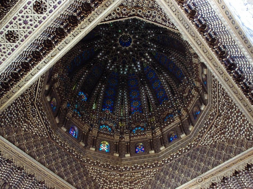 Младшая сестра Хиральды и Королевский мавзолей