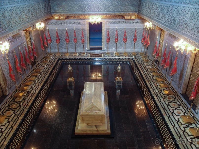 Младшая сестра Хиральды и Королевский мавзолей