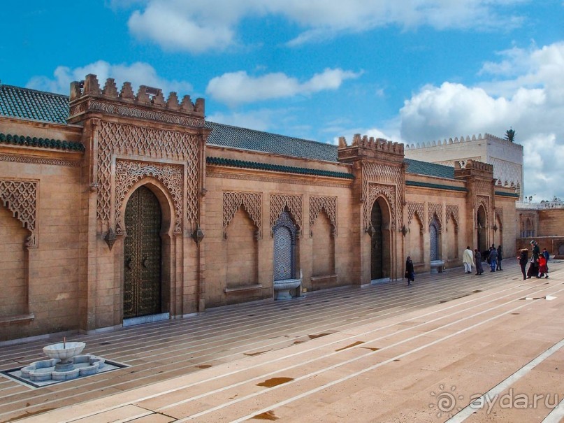 Младшая сестра Хиральды и Королевский мавзолей