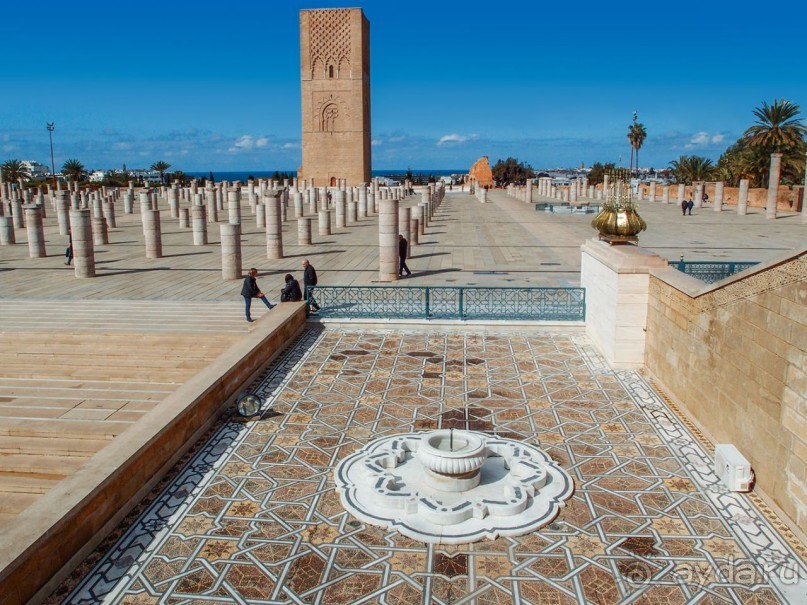 Младшая сестра Хиральды и Королевский мавзолей