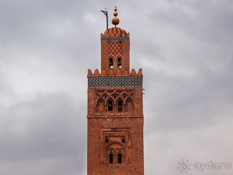 Младшая сестра Хиральды и Королевский мавзолей