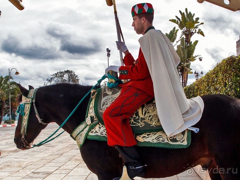 Младшая сестра Хиральды и Королевский мавзолей
