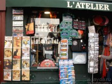 На многолюдных улицах Парижа