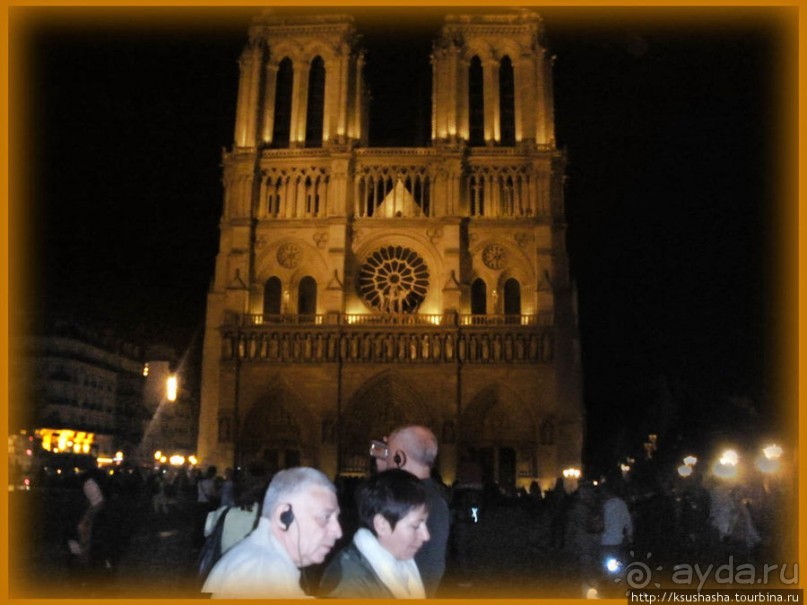 На многолюдных улицах Парижа