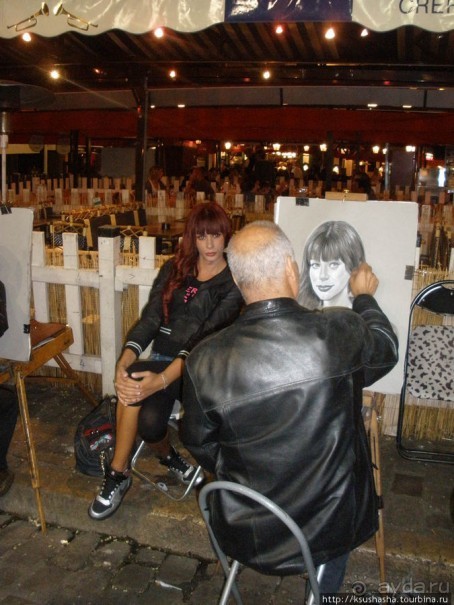 На многолюдных улицах Парижа