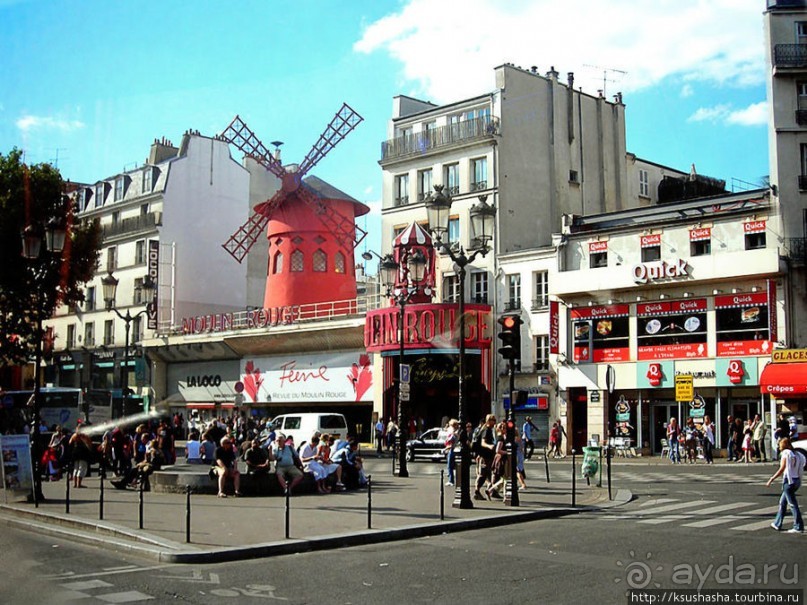 На многолюдных улицах Парижа