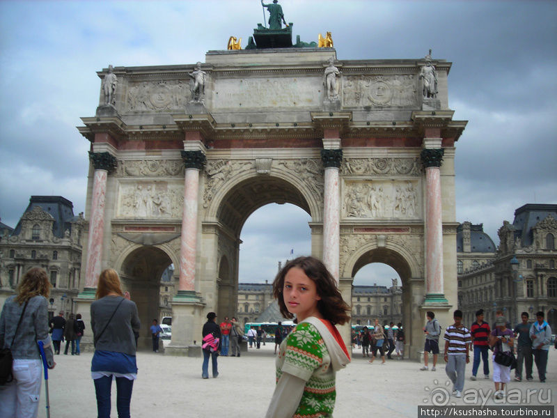 На многолюдных улицах Парижа