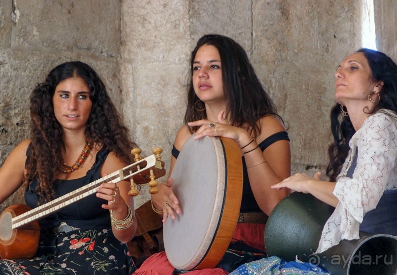 Иерусалимские мотивы, международный арт и французский вкус