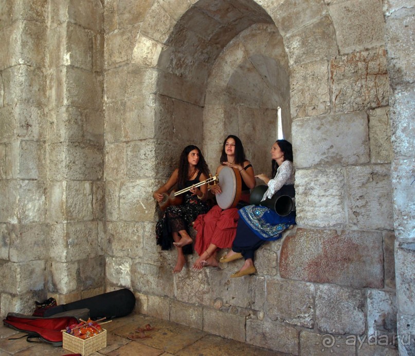 Иерусалимские мотивы, международный арт и французский вкус