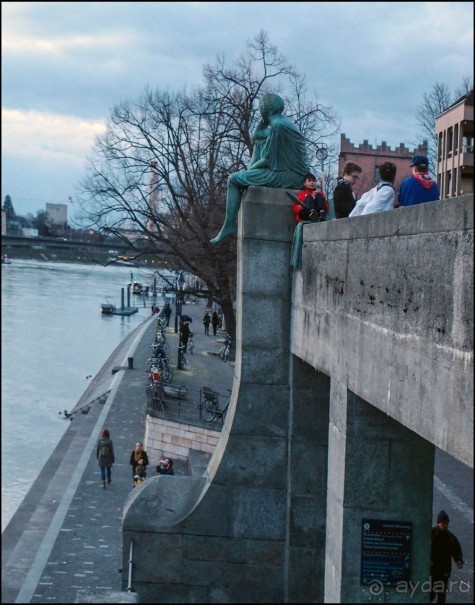 В поиске символов