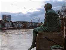 В поиске символов