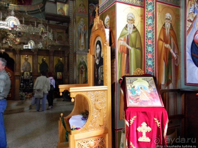 Двенадцать красных куполов