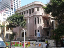 Что там, за "весёленьким" фасадом