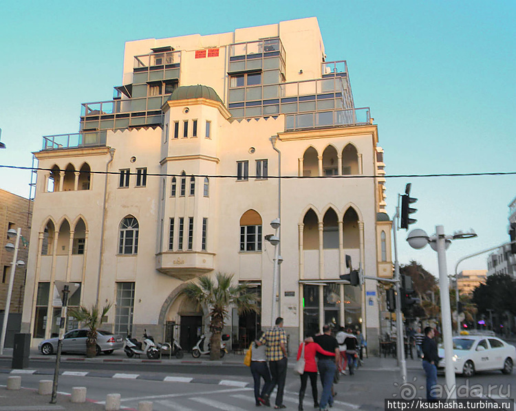 Что там, за "весёленьким" фасадом