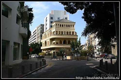 Что там, за "весёленьким" фасадом