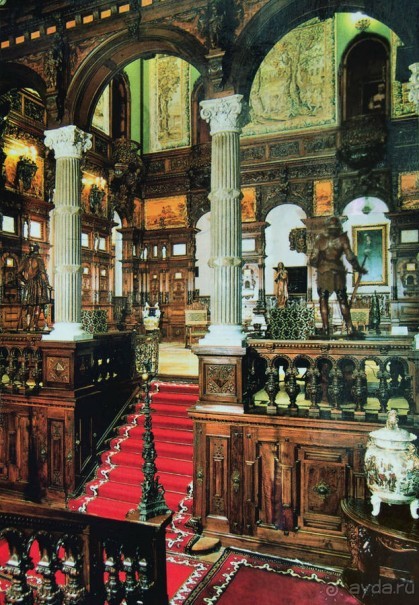 Пелеш в пылающем наряде