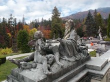 Пелеш в пылающем наряде