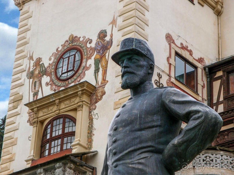 Пелеш в пылающем наряде