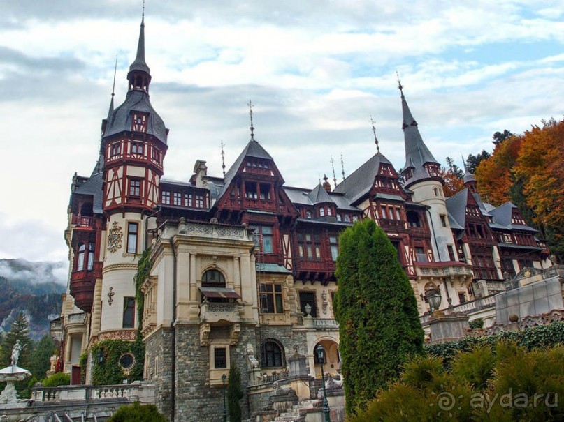 Пелеш в пылающем наряде