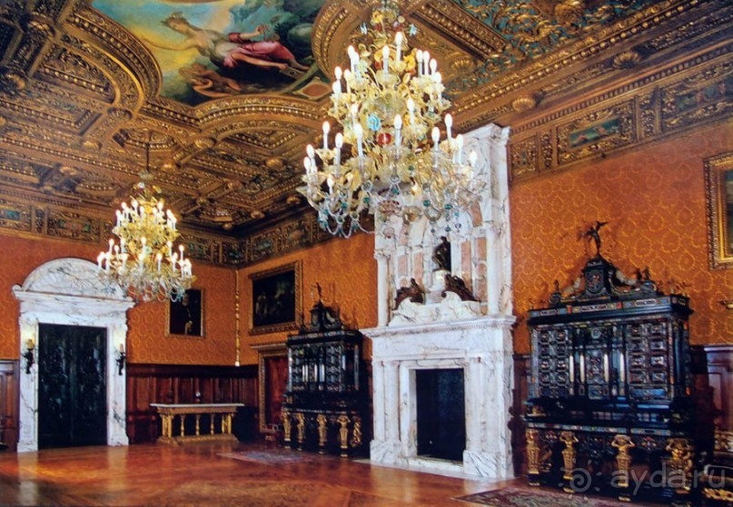 Пелеш в пылающем наряде