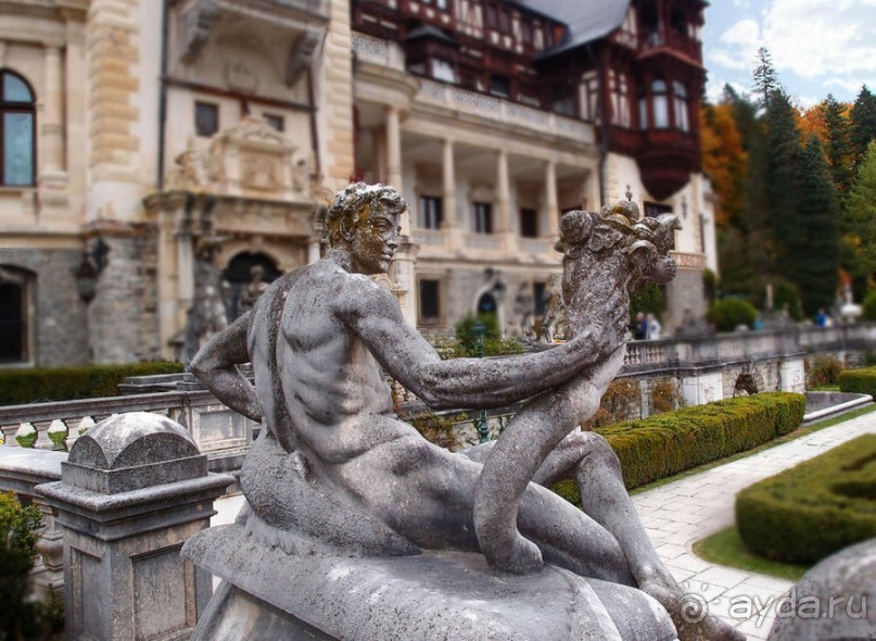 Пелеш в пылающем наряде