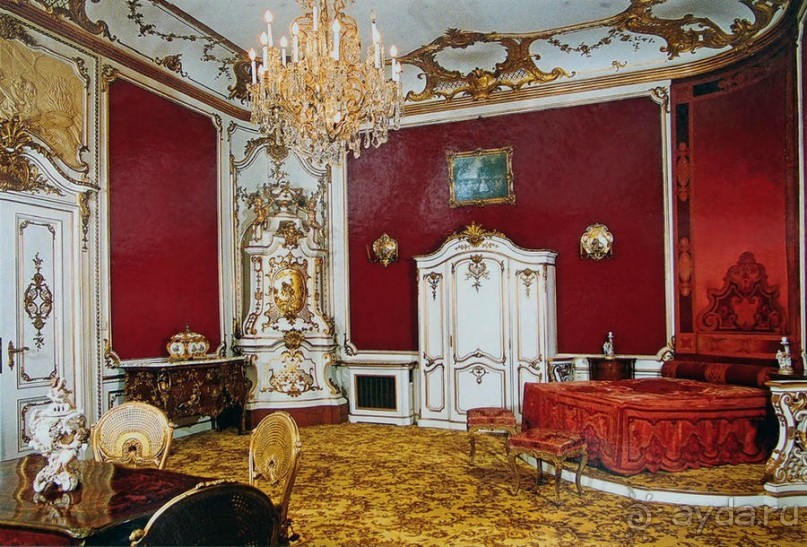 Пелеш в пылающем наряде