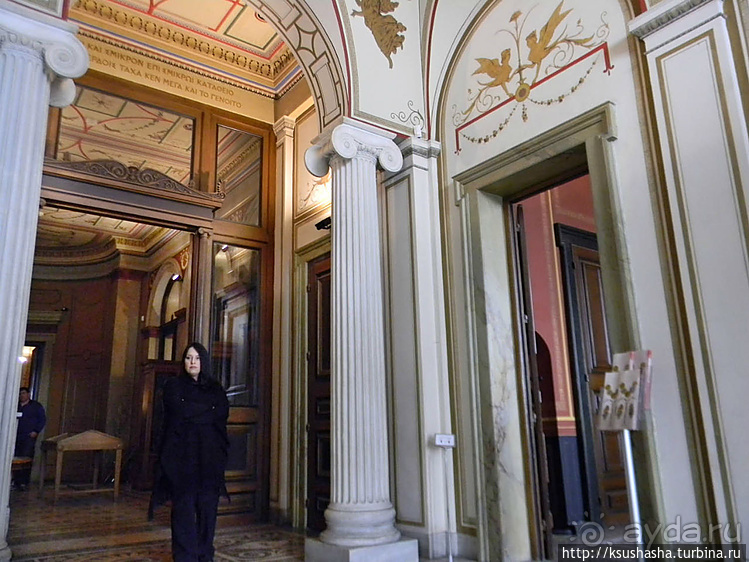 Илионский дворец полон древних монет