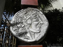 Илионский дворец полон древних монет