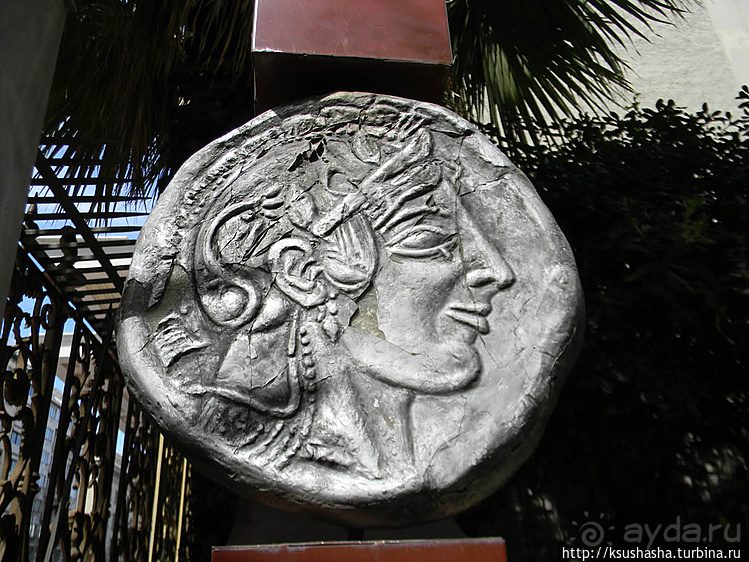 Илионский дворец полон древних монет