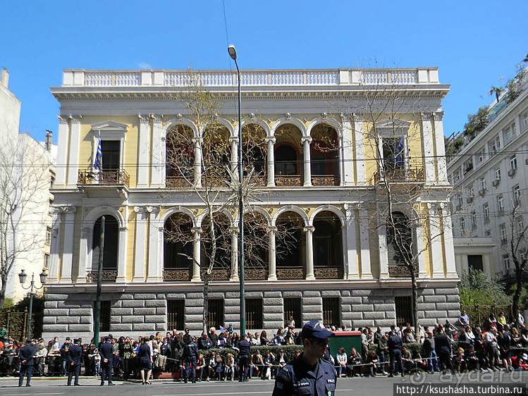 Илионский дворец полон древних монет