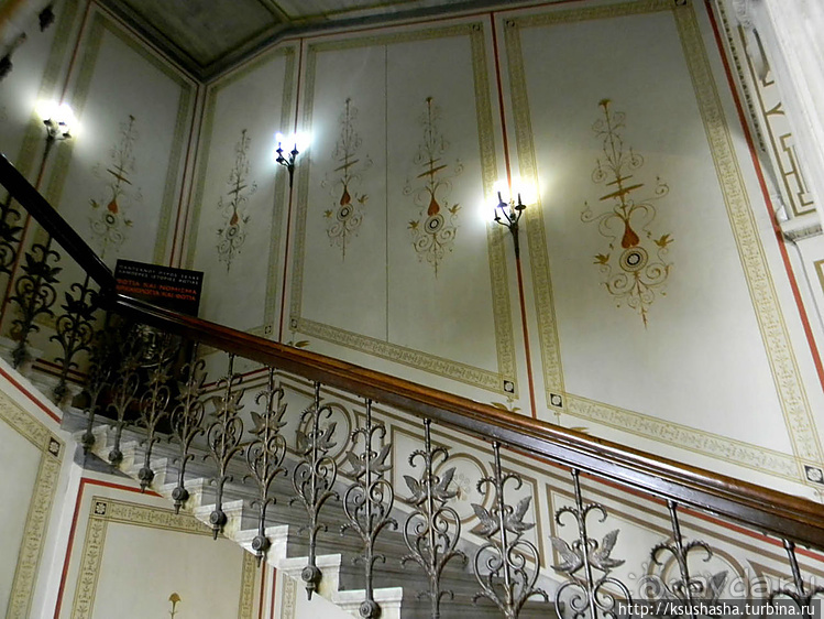 Илионский дворец полон древних монет