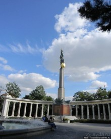 Гардкирхе или маленькое приключение возле Шварценбергплатц