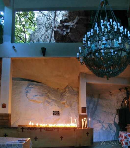 Святой источник в долине Темпи