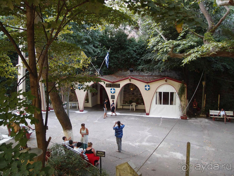 Святой источник в долине Темпи