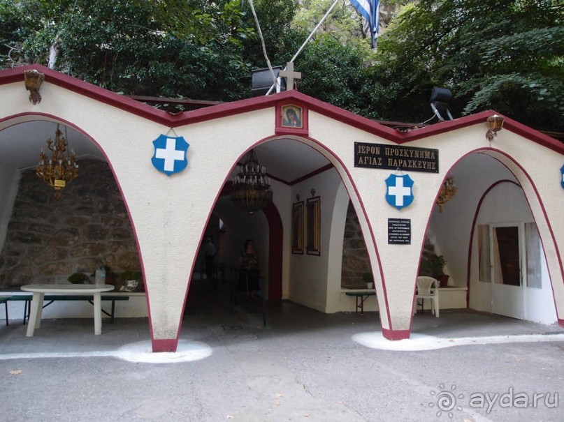 Святой источник в долине Темпи