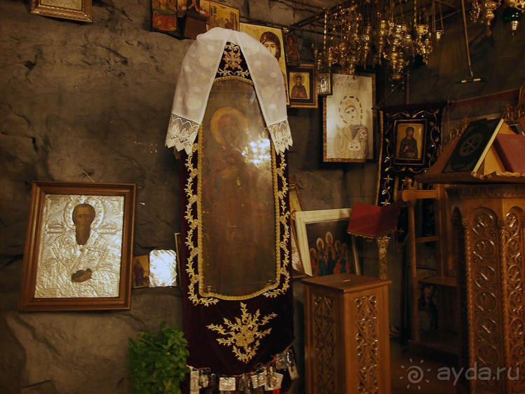 Святой источник в долине Темпи