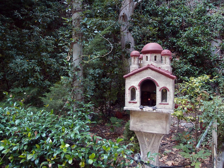 Святой источник в долине Темпи