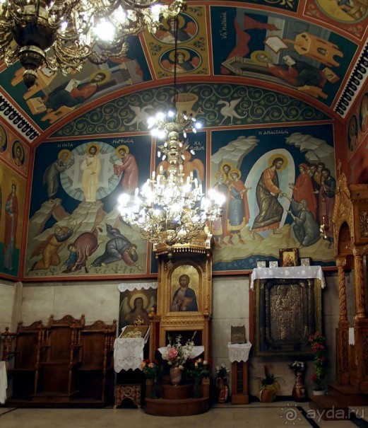 Святой источник в долине Темпи