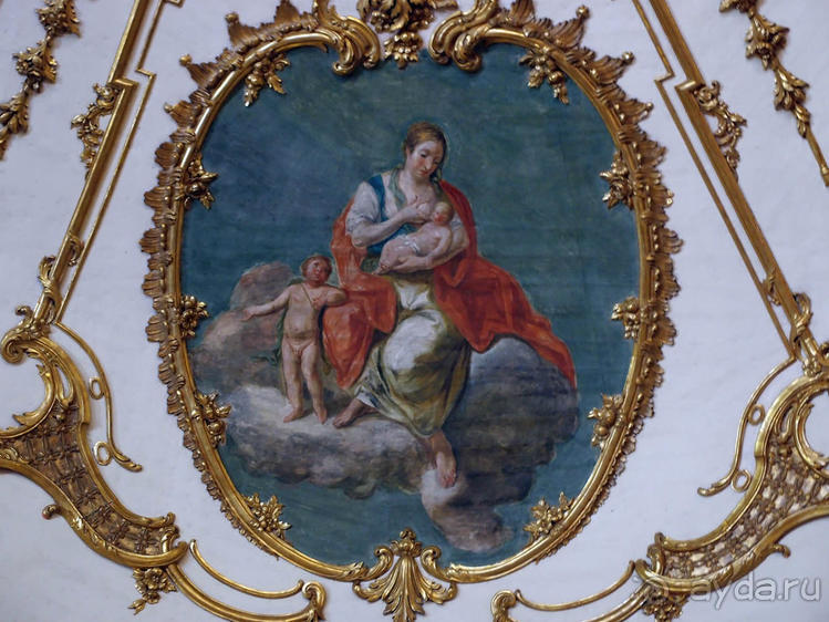 Тюрьма и дворец для королевы, благочестивой и безумной
