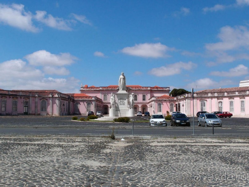 Альбом отзыва "Тюрьма и дворец для королевы, благочестивой и безумной"