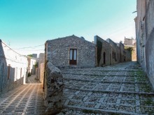 Эриче. Уединение и святость