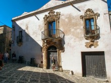 Эриче. Уединение и святость