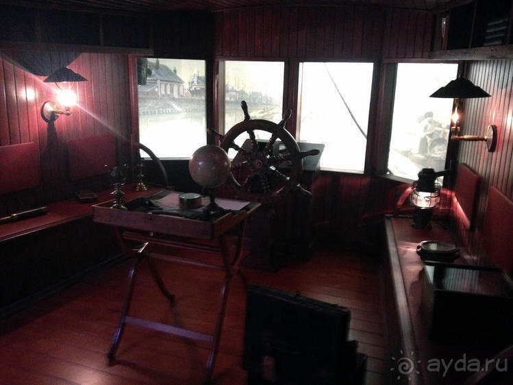 Подводная лодка, марионетки и ортилонаж