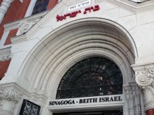 В молельном доме некому молиться