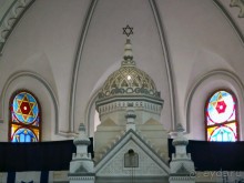 В молельном доме некому молиться