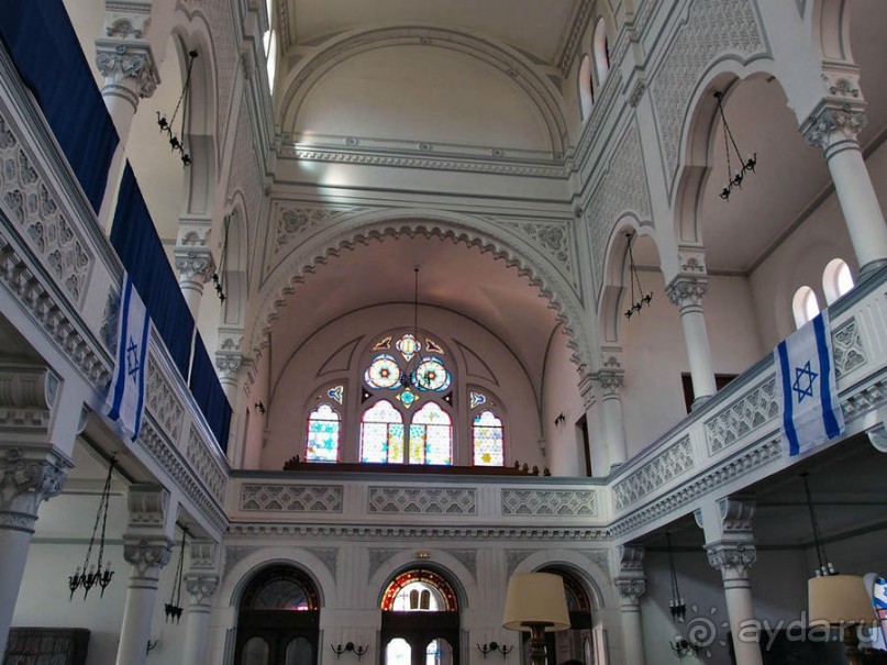 В молельном доме некому молиться