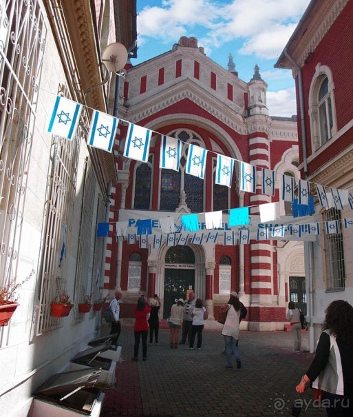 В молельном доме некому молиться