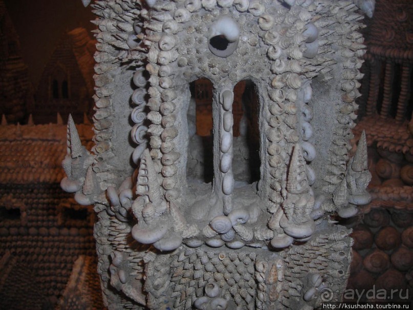 Макет здания Парламента,сделанный из ракушек