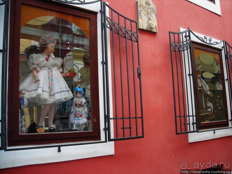 Макет здания Парламента,сделанный из ракушек