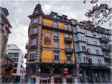 Дорога, озеро и лев